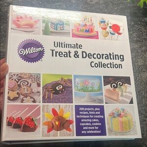 Wilton Cake Decorating Collection - And recipies. Full instructions on decor